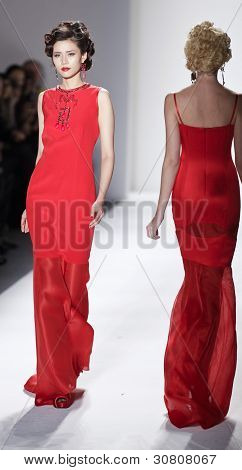 Zang Toi