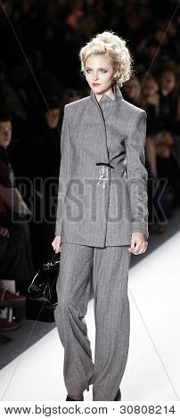 Zang Toi