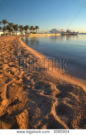 Playa y barcos