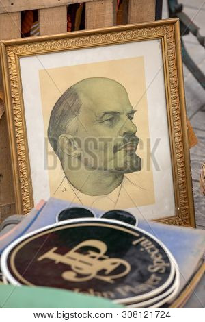 Cahors, France - September 15, 2018: Market Day In Cahors, France. Portrait Of  Lenin At The Cahors 