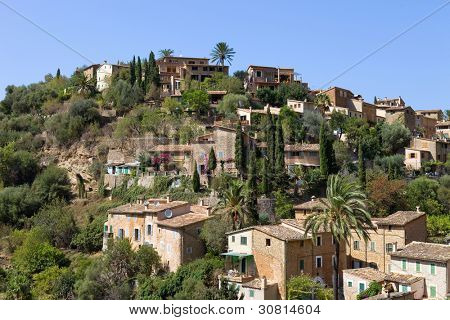 maleriske og historiske by Deia i Tramuntana, Mallorca, Spanien