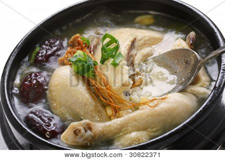 Buharlı samgyetang, ginseng, Kore gıda ile tavuk çorbası