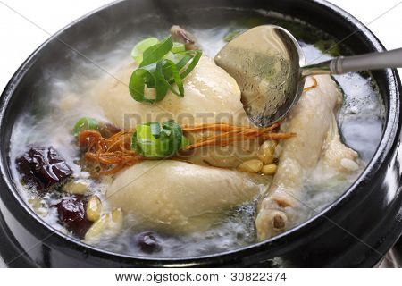 Buharlı samgyetang, ginseng, Kore gıda ile tavuk çorbası