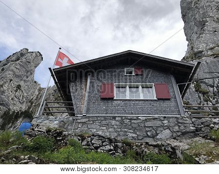 Die Kletterhutte (kletterhuette) Bockmattli Or Bockmattlihutte (bockmattlihuette) 1501 M - Sac, Inne