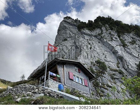 Die Kletterhutte (kletterhuette) Bockmattli Or Bockmattlihutte (bockmattlihuette) 1501 M - Sac, Inne