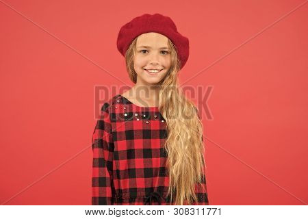 French Style Beret Hat. Beret Style Inspiration. How Wear Beret Like Fashion Girl. Kid Little Girl W