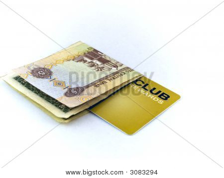 Pět marocký poznámku a zlaté členství Klubová karta na bílém pozadí