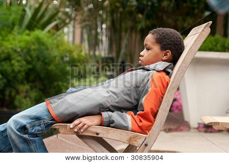 Niño aburrido