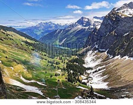 An Unbelievable View Of Lake Obersee And The Oberseetal Alpine Valley, Nafels (naefels) - Canton Of 