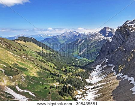 An Unbelievable View Of Lake Obersee And The Oberseetal Alpine Valley, Nafels (naefels) - Canton Of 
