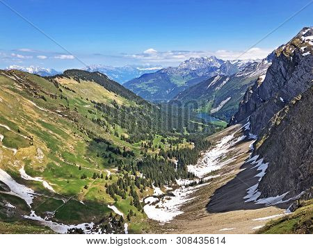 An Unbelievable View Of Lake Obersee And The Oberseetal Alpine Valley, Nafels (naefels) - Canton Of 