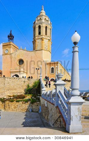 SITGES, Španělsko - 3. března: Fasáda kostela Sant Bartomeu jsem Santa Tecla března 3, 2012 v Sitges,