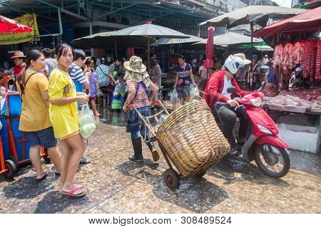 Bangkok, Thailand - 22nd April 2016: The Busy Khlong Toei Wet Market. This Is Bangkoks Largest Wet M