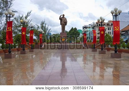Can Tho, Vietnam - July 24: Ho Chi Minh Statue In Can Tho, Vietnam On July 24, 2012. This Is Vietnam