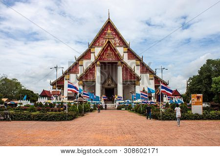 Ayutthaya, Thailand - Aug 15 : Tourists Visit Famous Wat Mongkol Bophit Temple On Aug 15, 2013 In Ay