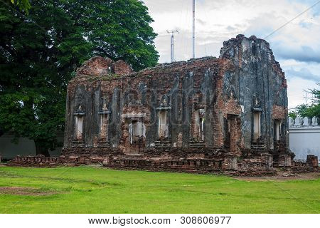 Building In Phra Narai Ratchaniwet Roal Palace Complex, Lopburi, Thailand