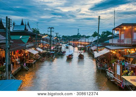Samut Songkhram, Thailand - September 14: Ampahwa Floating Market On September 14, 2013 In Samut Son