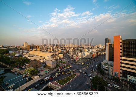 Bangkok, Thailand - November 26, 2018: Cityscape Of Bangkok And Traffic During Evening At Hualampong