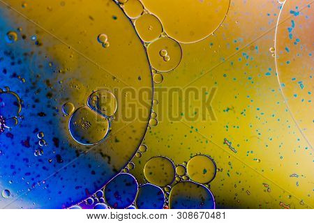 Oil Bubbles Inside Water Base Form Patterns