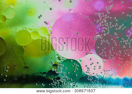 Oil Bubbles Inside Water Base Form Patterns