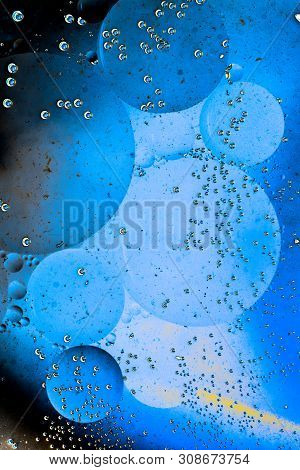 Oil Bubbles Inside Water Base Form Patterns