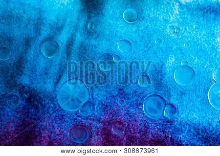 Air And Oil Bubbles Inside Water Base Form Patterns