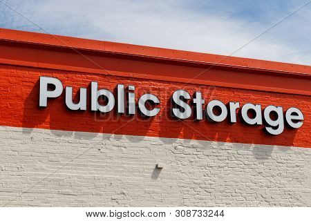 Chicago - Circa June 2019: Public Storage Self Storage Location. Public Storage Is Run As Real Estat