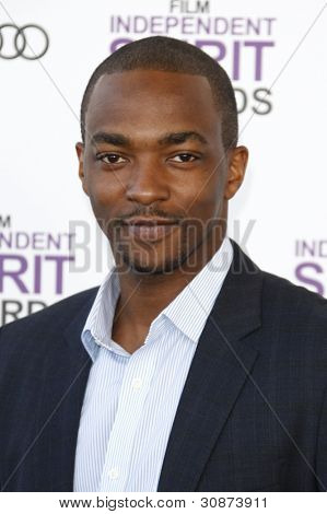 SANTA MONICA, CA - 25 Şubat: Anthony Mackie 2012 adlı Film Independent Spirit 25 Şubat'ta Ödülleri,