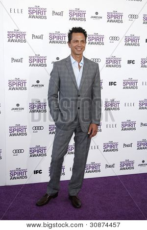 SANTA MONICA, CA - 25 de fevereiro: Benjamin Bratt 2012 filme Independent Spirit Awards em 25 de fevereiro,