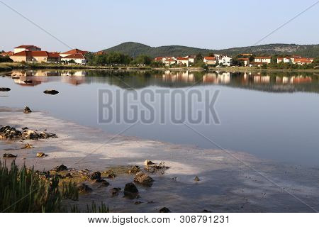 Reflexion - Early Morning On The Salt Lake