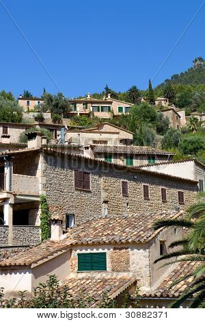 maleriske og historiske by Deia i Tramuntana, Mallorca, Spanien