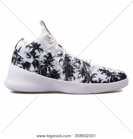 Vienna, Austria - August 25, 2017: Nike Hyperfr3sh Qs Palm Print White And Black Sneaker On White Ba