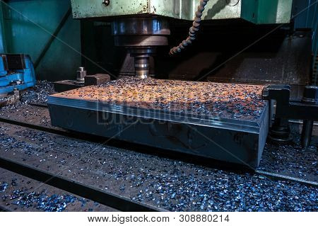 Milling Keyway Shaft On The Cnc Machine.