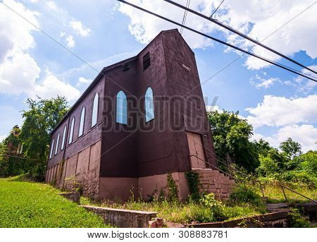 Braddock, Pennsylvania, Usa 6/29/2019 A Former Jewish Synagogue Dating Back To The Late 1800s On Six