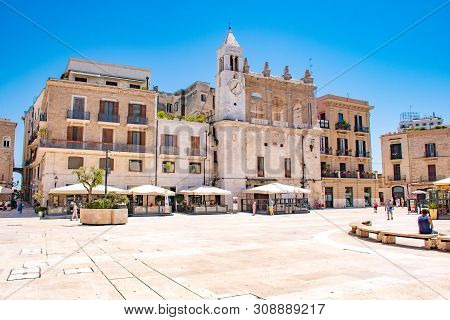 Bari, Puglia/italy - June 14 2019: Beautiful View Of Piazza Mercantile, Bari, Apulia, Italy, In A Su