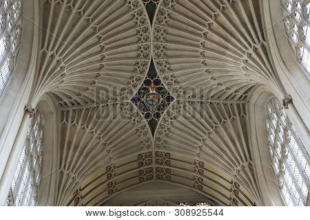 Bath, Great Britain - May 14, 2014: This Is The Arch Of The Main Nave Of The Bath Abbey With The Coa