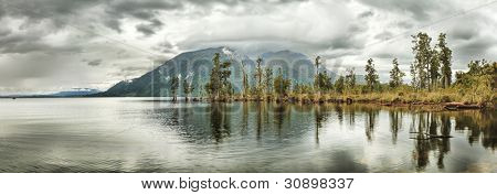 Panorama del lago Brunner. Nueva Zelanda