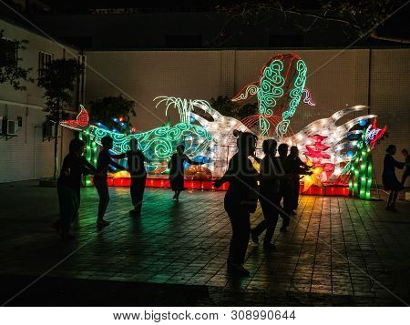 Shantou/china-30 March 2018:silhouette Of Unacquainted Chinese People Danceing In Jinshan Park Of Sh