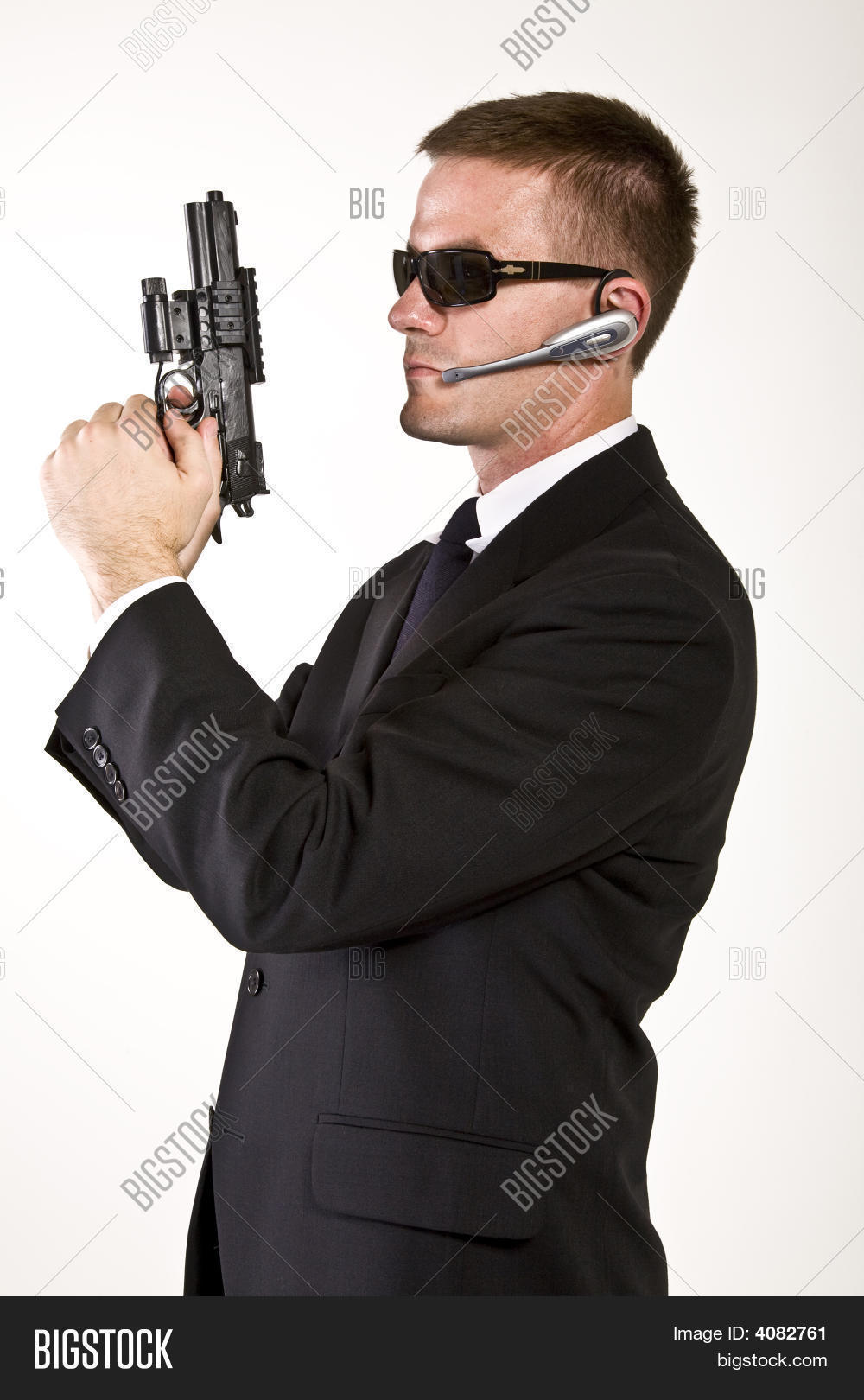 девушка на ресепшене отеля. фбр: самые разыскиваемые преступники. агент фбр. агент прием. агент прием.