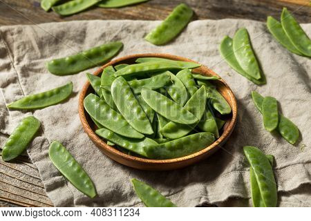 Raw Green Organic Snow Peas