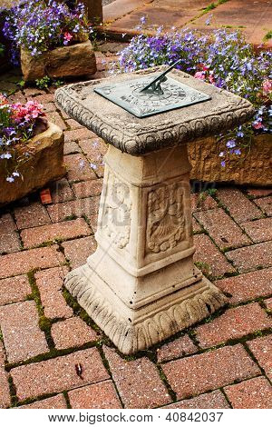 Prydnads solur staty