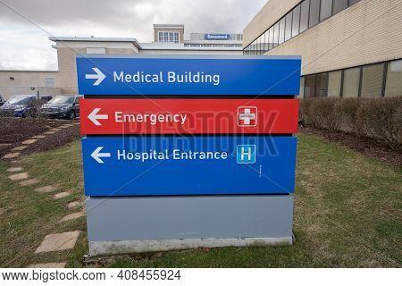 Detroit, Michigan - Usa - 03-20-2019: Beaumont Hospital Emergency Entrance Sign