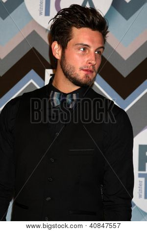 PASADENA, CA - 8 Ocak: Nico Tortorella FOX TV 2013 TCA kış basın turu Langham Hunt, katılır