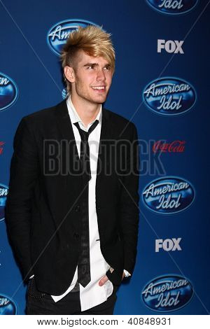 LOS ANGELES - JAN 9: Colton Dixon navštěvuje 'American Idol' Premiere událost Royce Hall, UCLA na