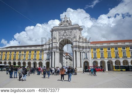 Lisbon, Portugal - April 18, 2019: Views Of The Rua Augusta Arch From De Commerce Square. It Was Bui