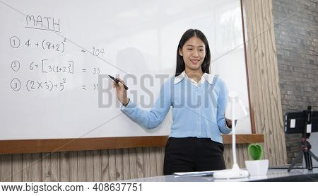 Asian University Teachers Are Teaching Mathematics With Smart Phone To Record Live On Internet, Long