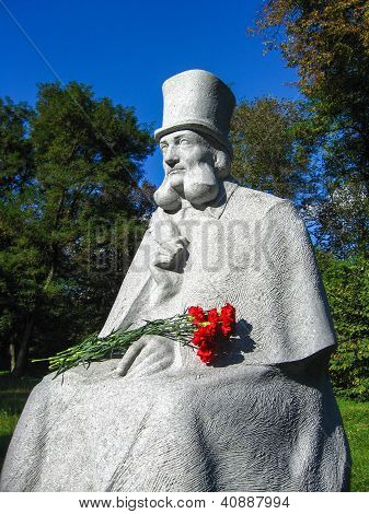 Monument to known Ukranian fabulist Glibov