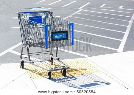 Sacramento, Usa - September 13: Walmart Shopping Cart On September 13, 2013 In Sacramento, Californi