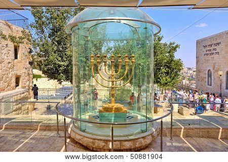 JERUSALEM - AUGUST 21: Golden Menorah two meters in height, plated with 43 kg of gold, similar to the one used in Holy Temple, now displayed in Jewish Quarter in Jerusalem, Israel on August 21, 2013.