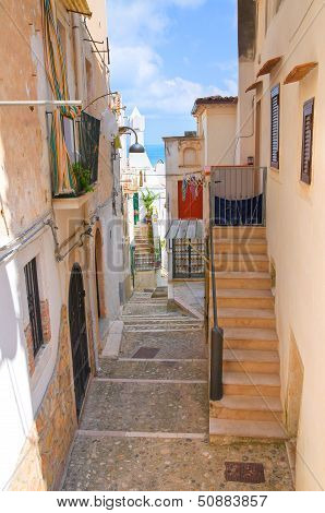 Alleyway. Rodi Garganico. Puglia. Italy.